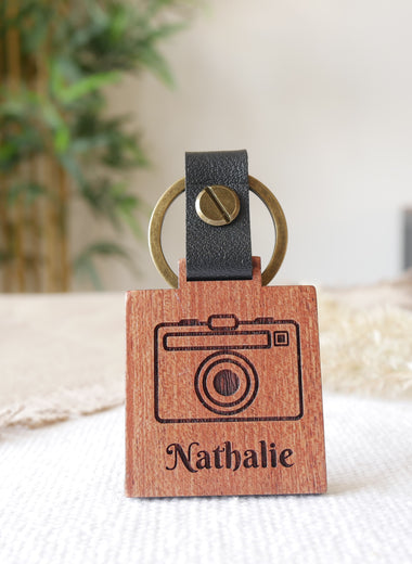 porte clé carré personnalisé bois gravure camera